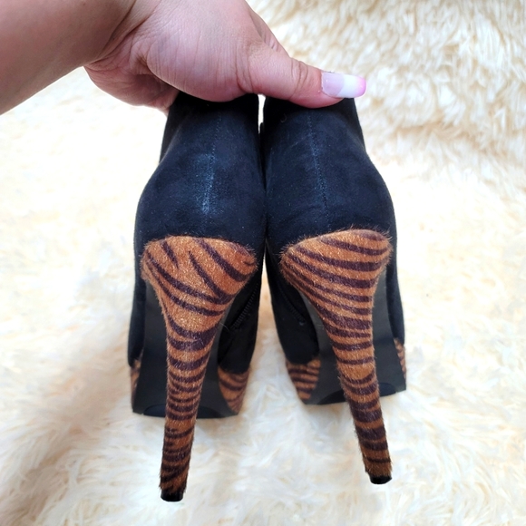 Guess Platform Ankle Booties - Picture 5 of 13